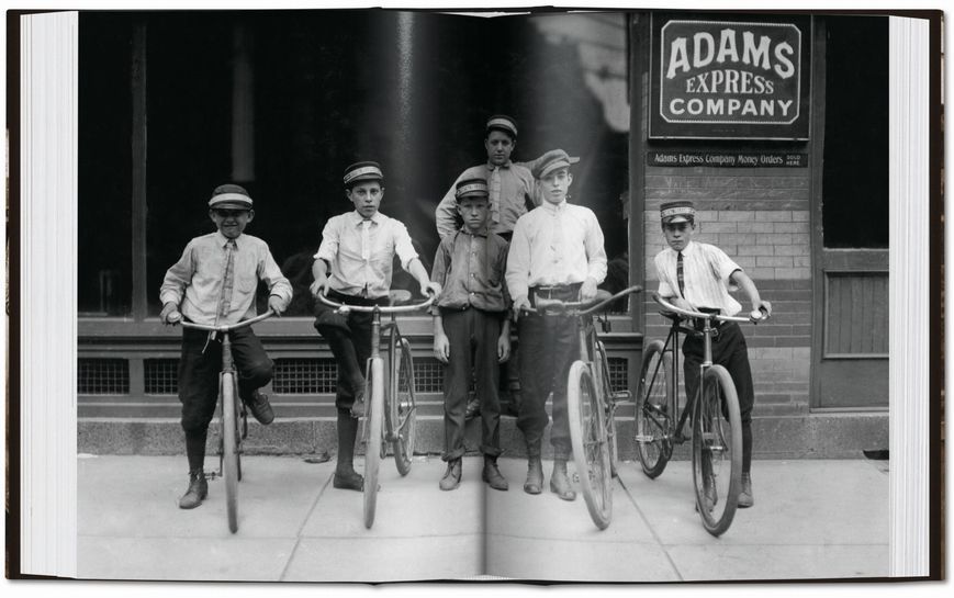 Lewis W. Hine. America at Work 9783836572347 фото